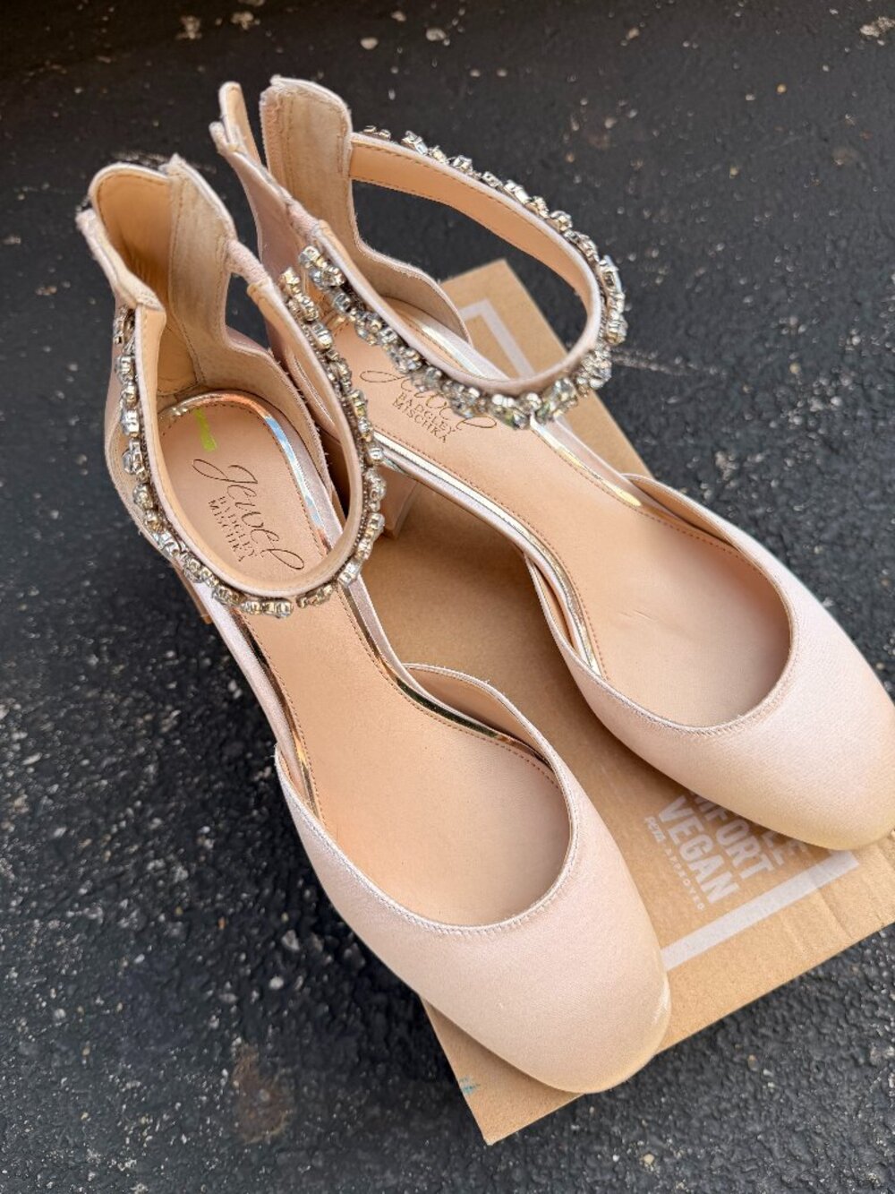 New Jewel Badgley Mischka Short Chunky Heel Women's Size 8